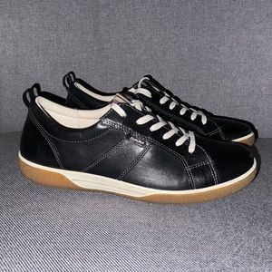 ECCO Women’s Size 40/9-9.5 ‘Chase’ black leather